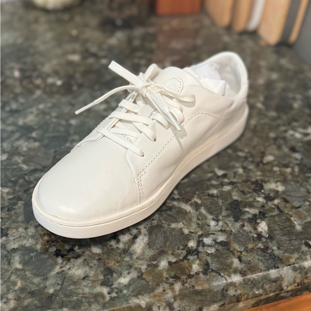 Women’s OluKai Bright White leather sneakers - 7.5 Pehuea Lī ‘Ili - New in box